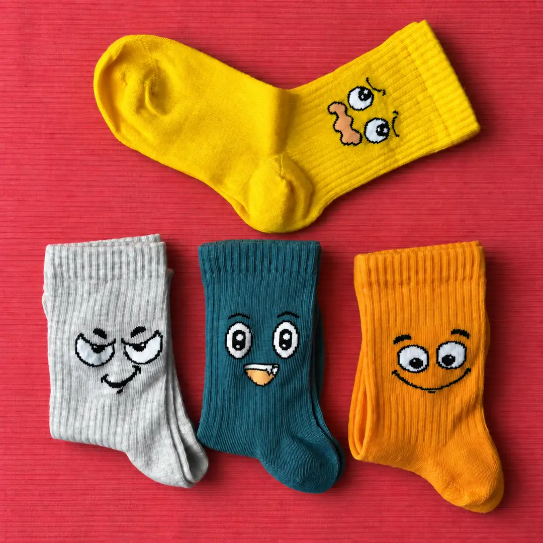 4'lü Set - Eğlenceli Yüz İfadeleri Desenli Dikişsiz Çocuk Çorabı | Renkli Emoji Figürlü Yumuşak Dokulu Çorap 3