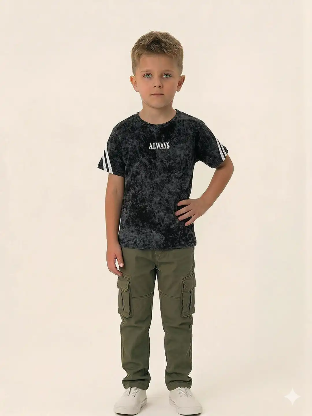 İncili Tekstil Erkek Çocuk Vintage Görünümlü Siyah T-shirt - Retro Şerit Detaylı Grafik Baskılı Üst