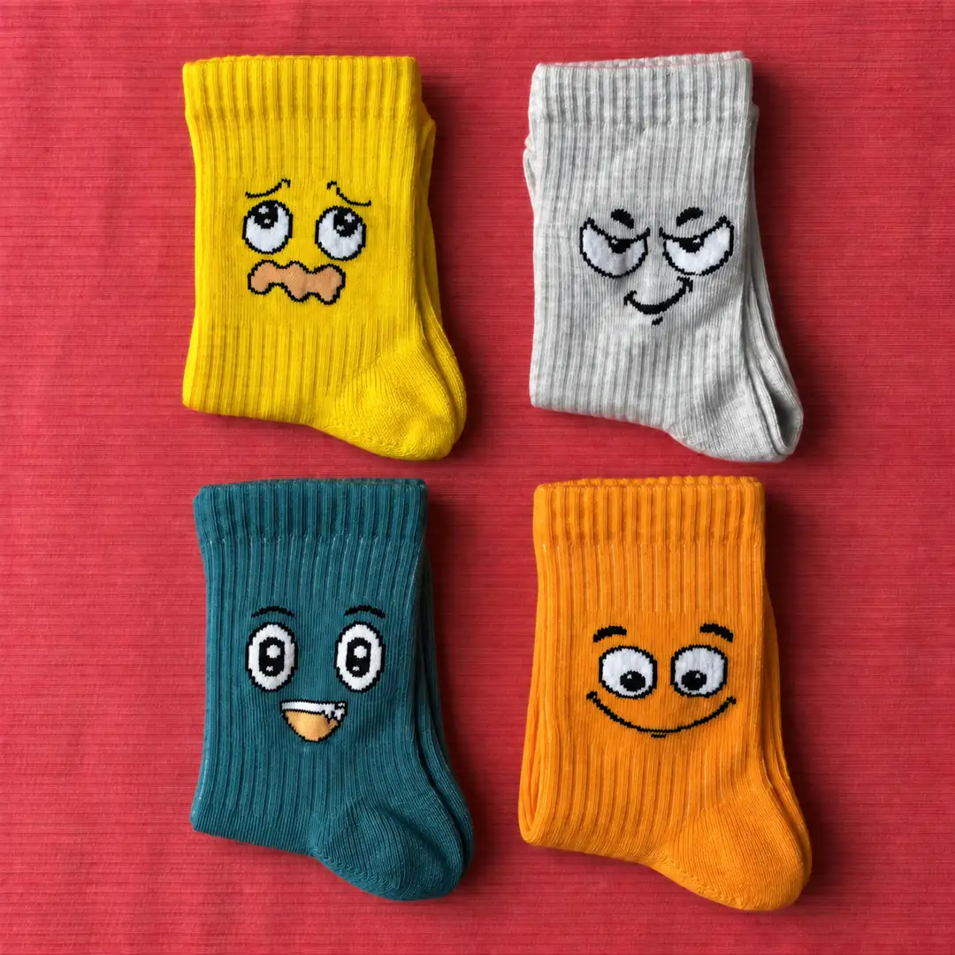 4'lü Set - Eğlenceli Yüz İfadeleri Desenli Dikişsiz Çocuk Çorabı | Renkli Emoji Figürlü Yumuşak Dokulu Çorap